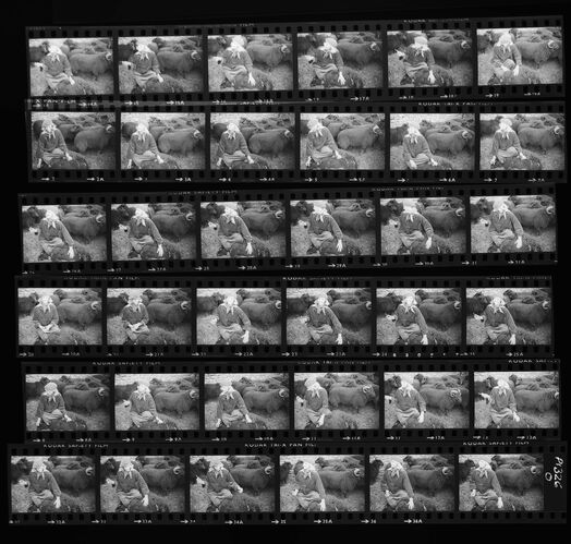 NP_NP09B_1974_030O: British Vogue 1974