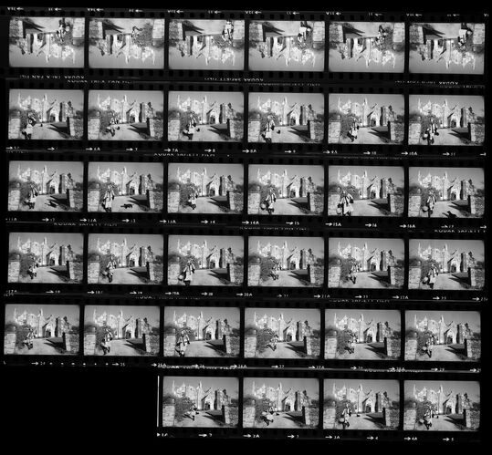 NP_NP09B_1974_030Q: British Vogue 1974