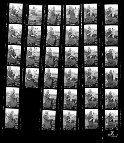 NP_NP09B_1974_030R: British Vogue 1974