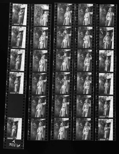 NP_NP09B_1974_030Y: British Vogue 1974