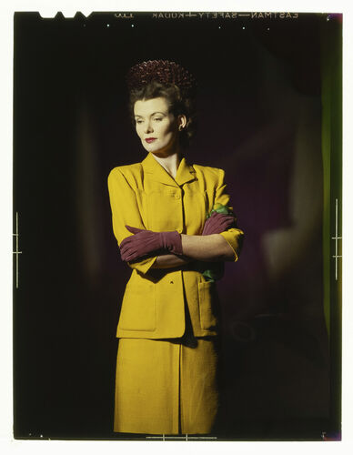 NP_NP09F2_1946_006: 1946 Vogue