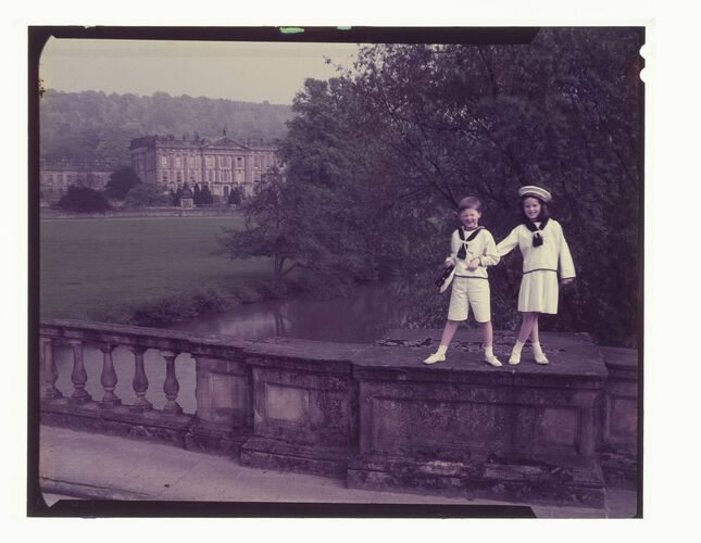 NP_NP09F2_1953_017: 1950s Vogue