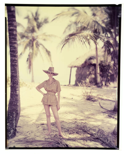 NP_NP09F2_1959_008: New Holiday Looks