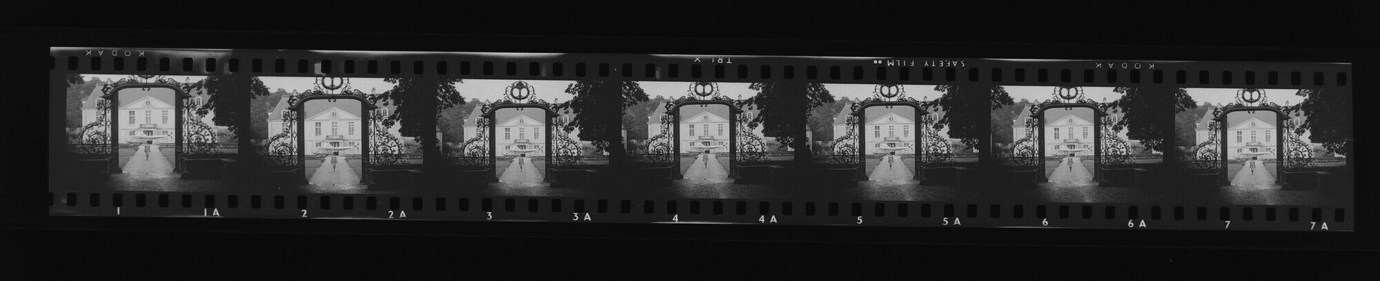 NP_NP11Q117_005: Queen Magazine