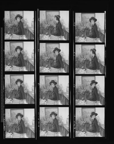 NP_NP11Q174_025: Queen Magazine