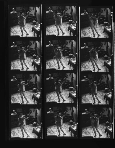 NP_NP11Q34_002: Queen Magazine
