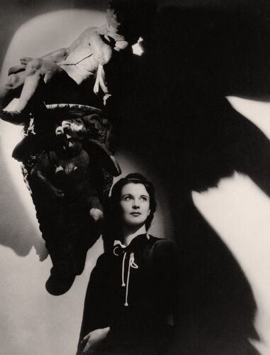 NP_PE_VL002_sepia: The Bystander