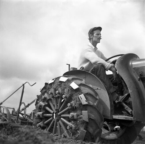 NP_PHJ001: Norman Parkinson