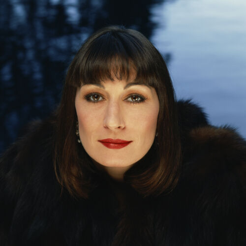 TON_ANH002: Anjelica Huston