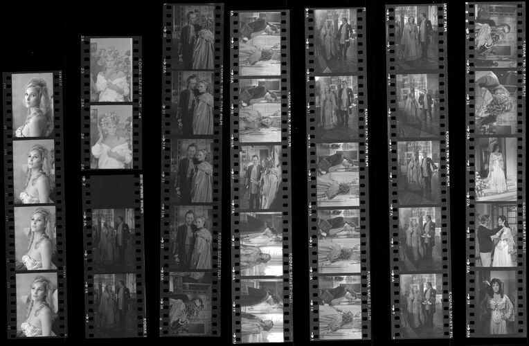 TON_A_Contact_025: Ursula Andress