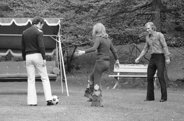 TON_BM006: Back Garden Match