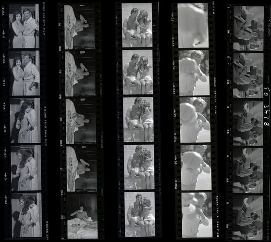 TON_Bond_Contact_001a: Roger Moore