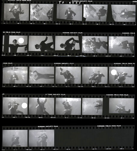 TON_Bond_Contact_004: Roger Moore and Yaphet Kotto