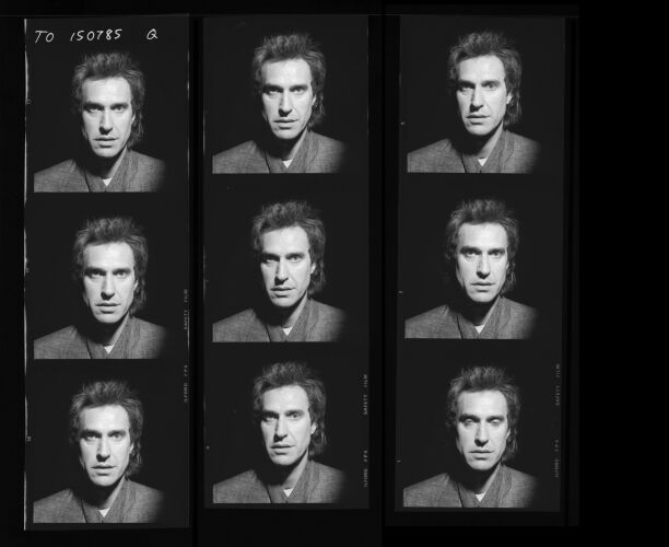 TON_D_Contact_039: Ray Davies