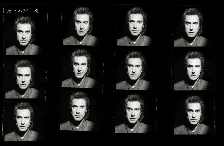 TON_D_Contact_040: Ray Davies