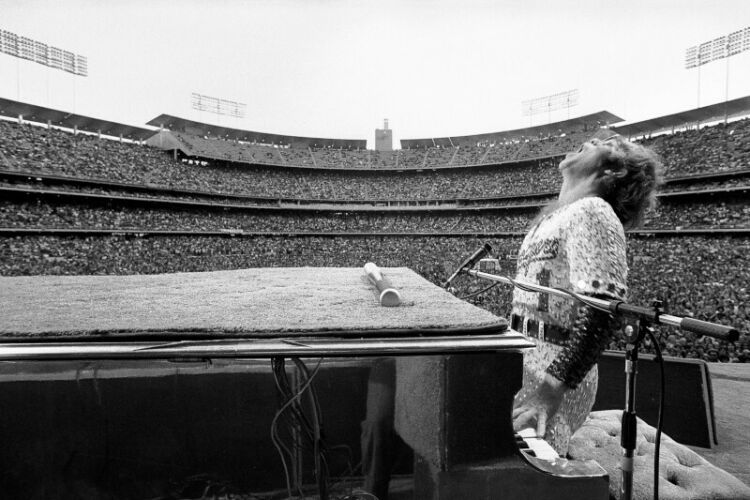 TON_EJ009: Elton John Plays LA