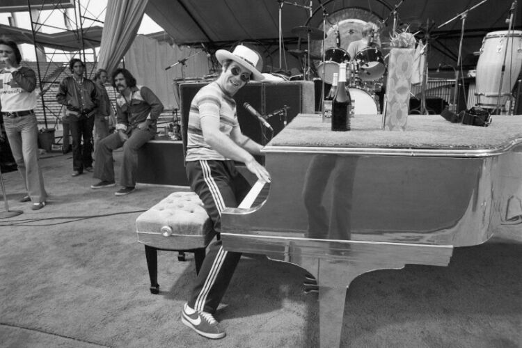 TON_EJ419: Elton John