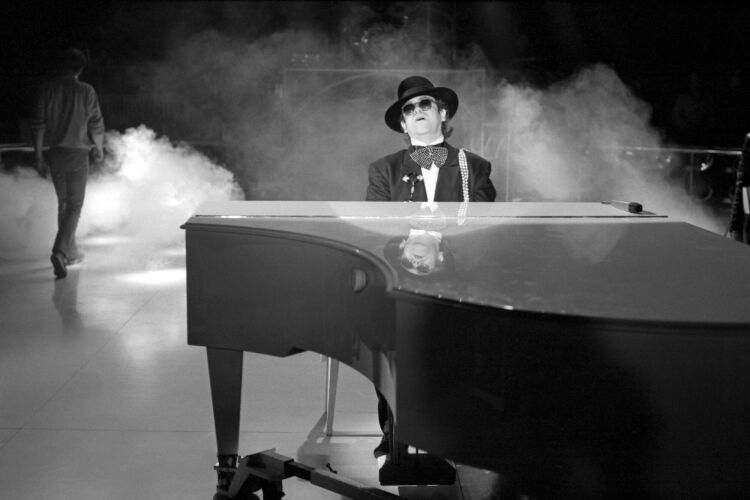 TON_EJ477: Elton John