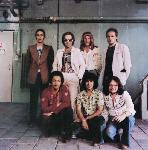 TON_EJ567: Elton John and band