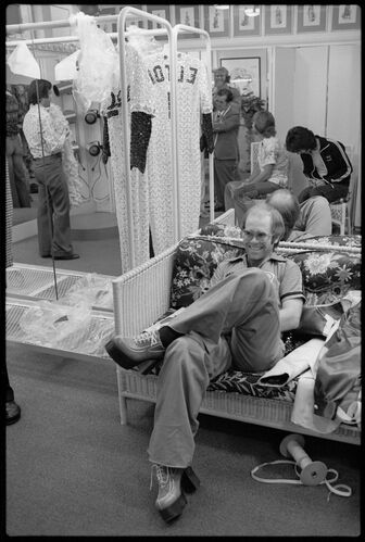 TON_EJ608: Elton John