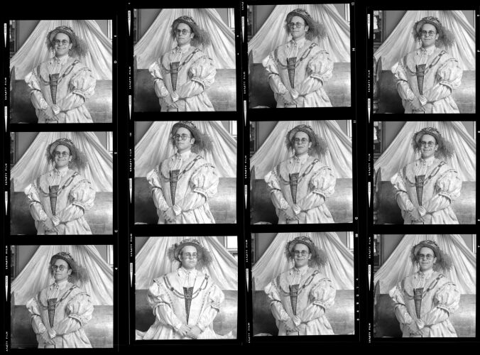 TON_Elton_Contact_005: Elton John