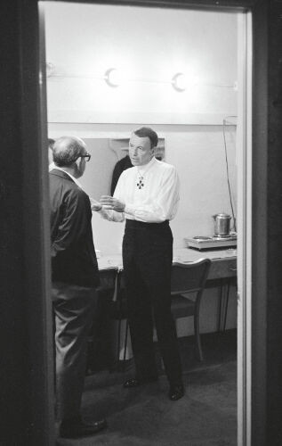 TON_FS102: Sinatra Backstage