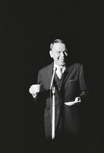 TON_FS129: Sinatra On Stage