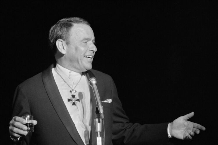 TON_FS219: Sinatra On Stage