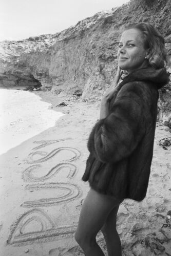 TON_HB003: Honor Blackman