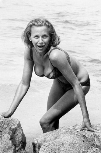 TON_HB009: Honor Blackman