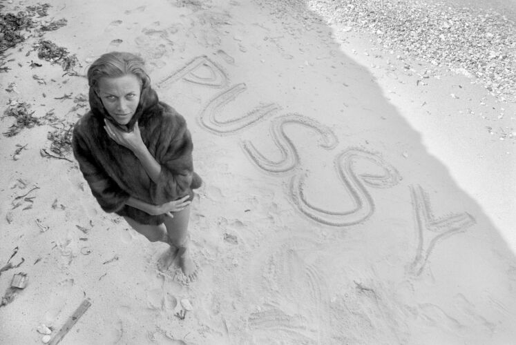 TON_HB084: Honor Blackman