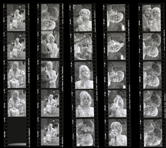 TON_H_Contact_012: Goldie Hawn and Peter Sellers