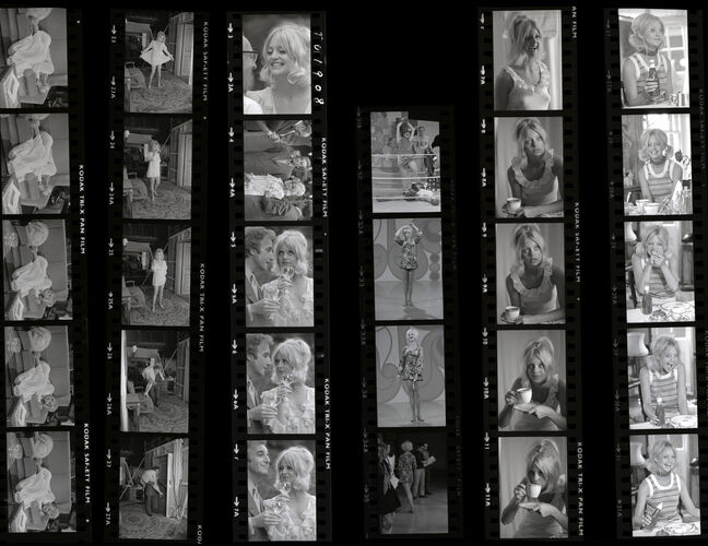 TON_H_Contact_013: Goldie Hawn and Peter Sellers