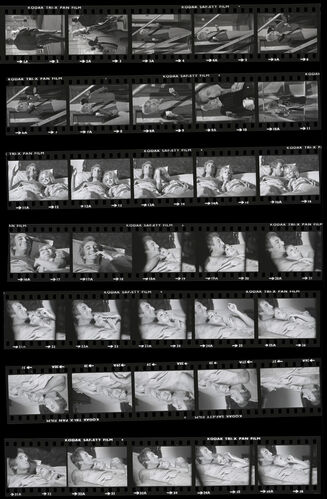 TON_H_Contact_015: Goldie Hawn and Peter Sellers