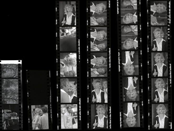 TON_H_Contact_017: Goldie Hawn and Peter Sellers