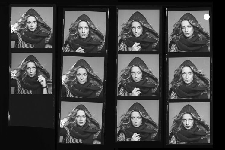 TON_H_Contact_070: Anouska Hempel