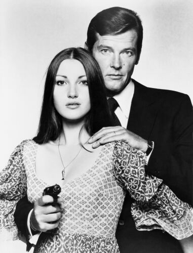 TON_JB047: Jane Seymour & Roger Moore