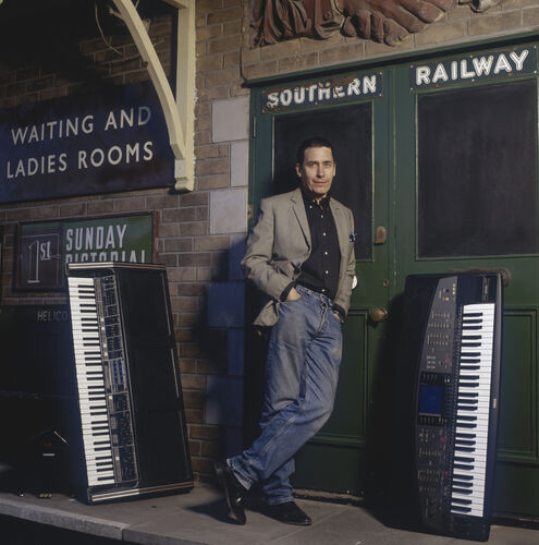 TON_JHO001: Holland At Home