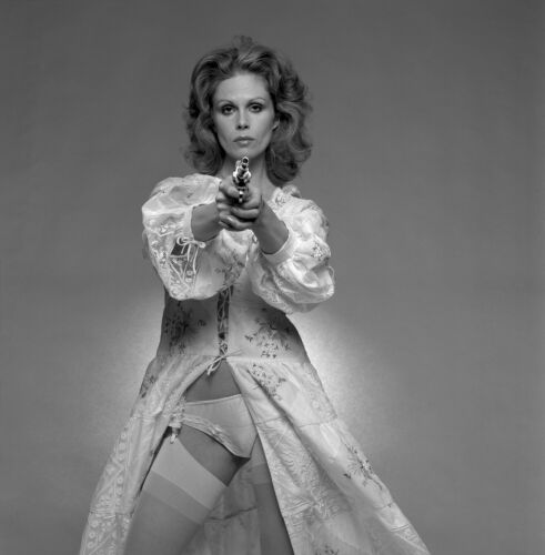 TON_JL004: Joanna Lumley