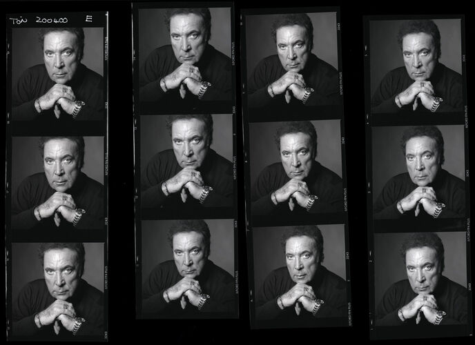 TON_J_Contact_007: Tom Jones