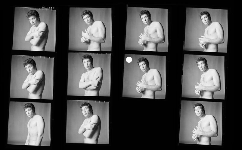 TON_J_Contact_040: Tom Jones