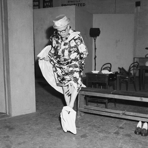 TON_LO002: Olivier In A Dress