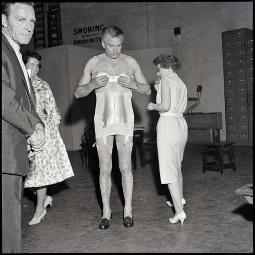 TON_LO011: Olivier In A Dress