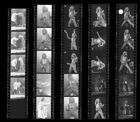 TON_L_Contact_042: Robert Plant