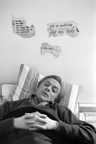 TON_MC102: Michael Caine Naps