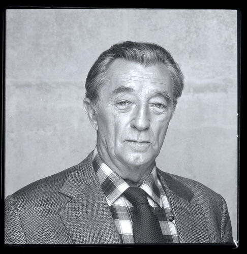 TON_M_Contact_087: Robert Mitchum