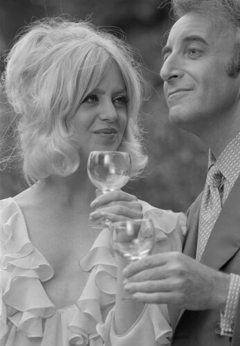 TON_PSinGH039: Goldie Hawn and Peter Sellers