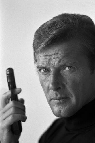 TON_RM022: Roger Moore