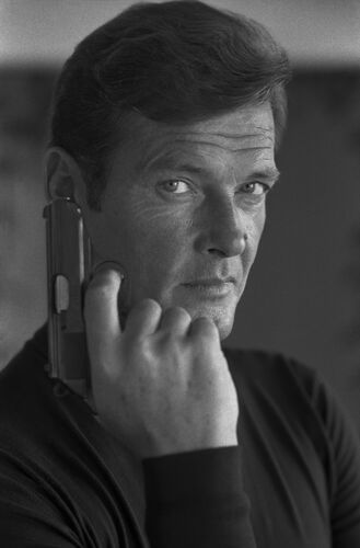 TON_RM028: Roger Moore