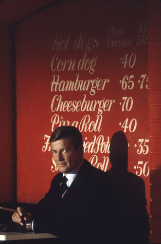 TON_RM033: Roger Moore